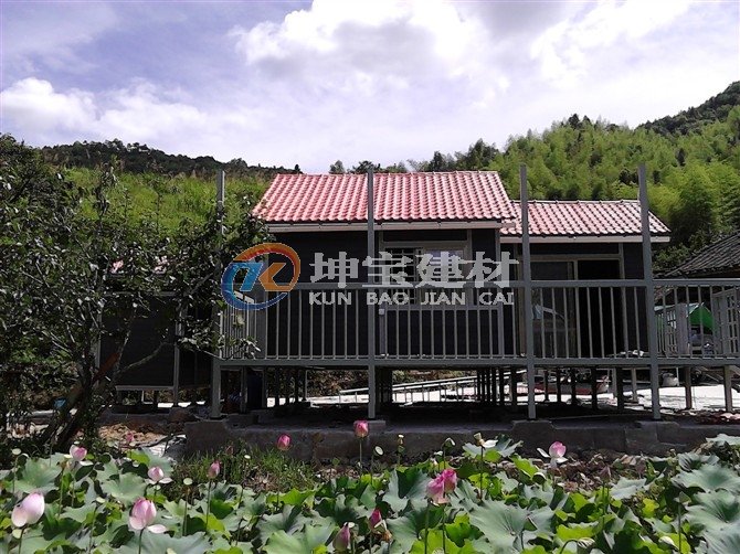 合成樹(shù)脂瓦與移動(dòng)木屋**搭檔